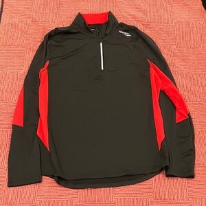 Saucony XL men’s sweater Performance with Quarter-Zip front pocket at top left.